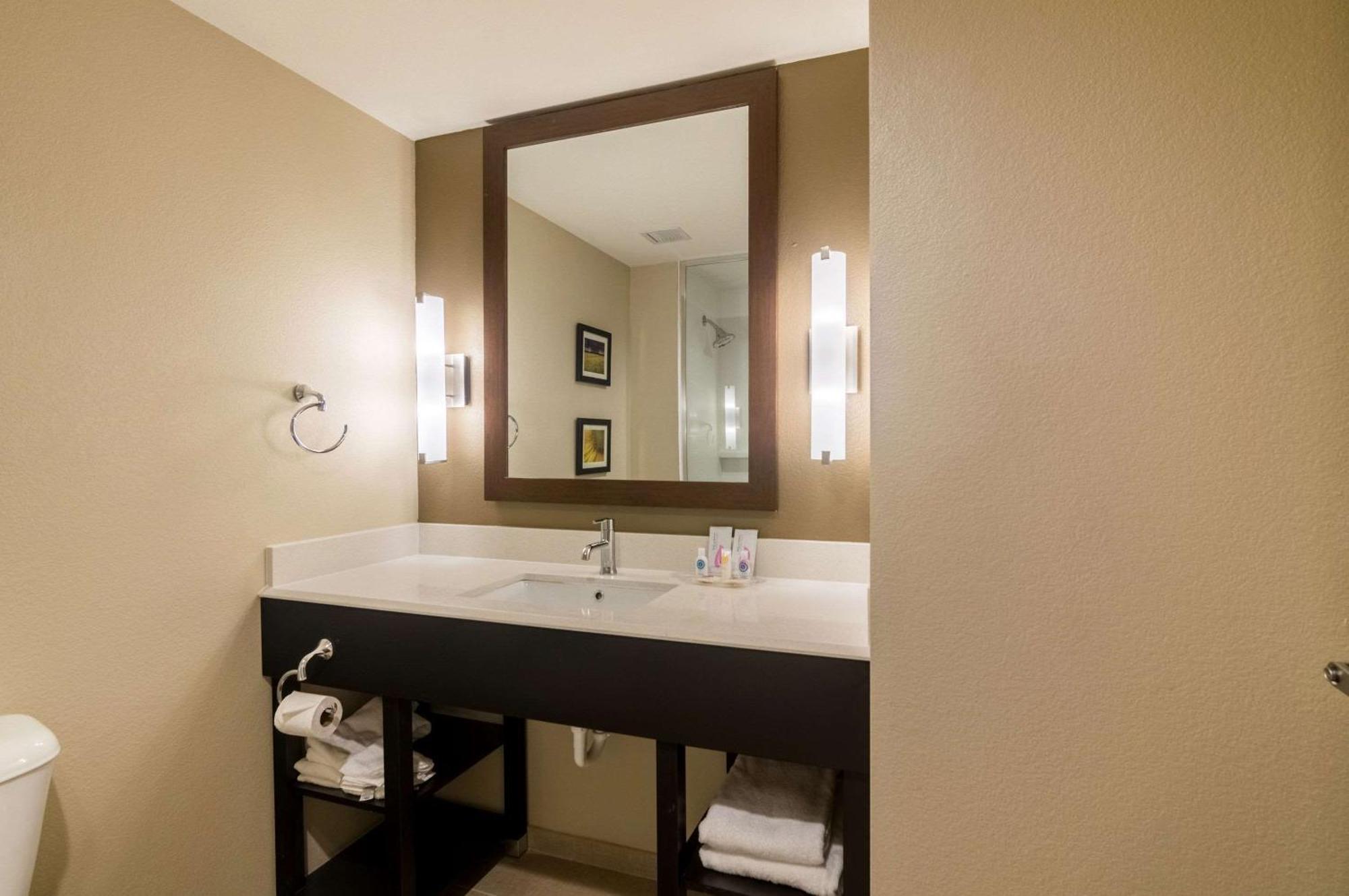 Comfort Suites Meridian And I-40 Oklahoma City Ngoại thất bức ảnh