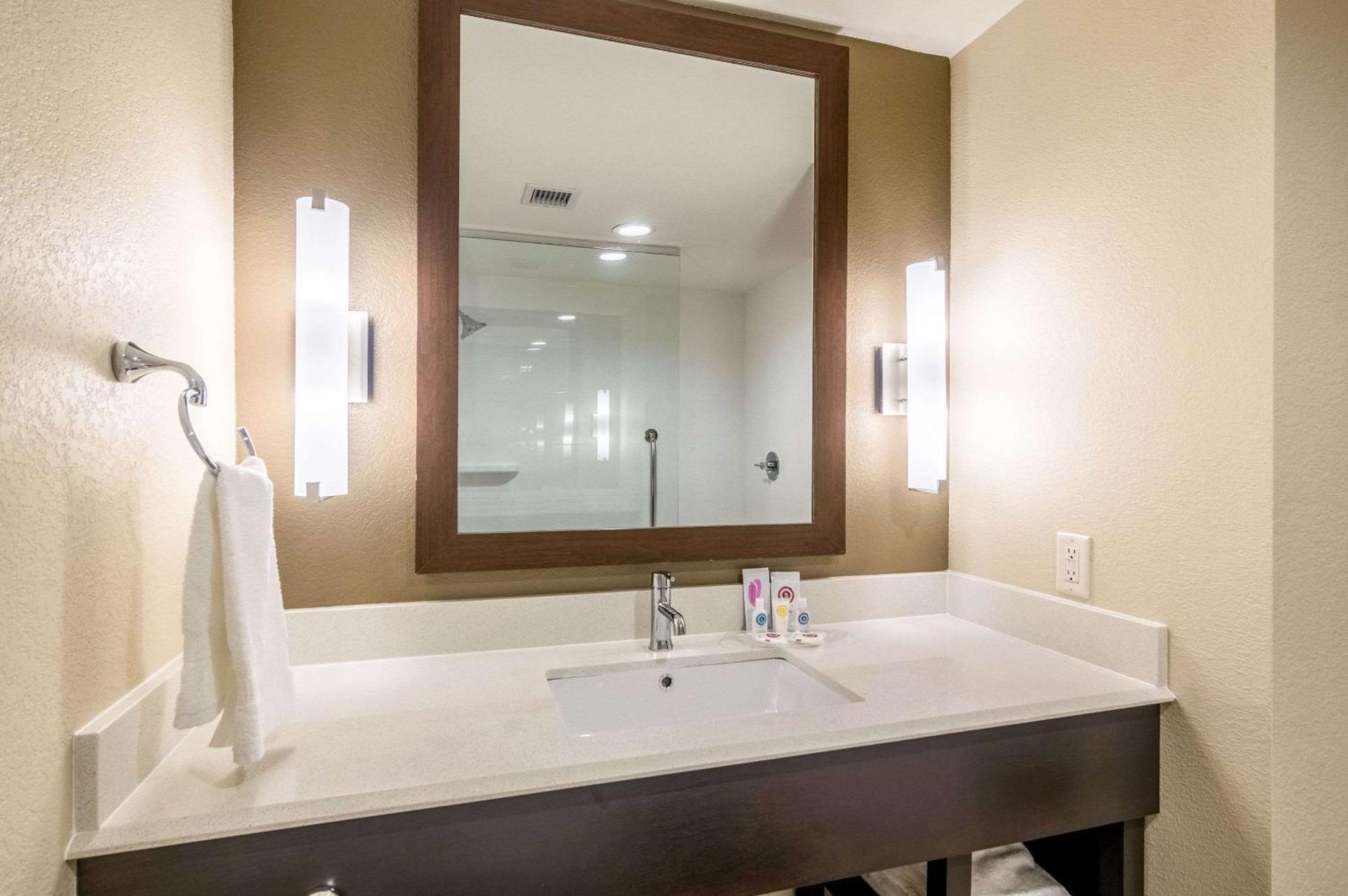 Comfort Suites Meridian And I-40 Oklahoma City Ngoại thất bức ảnh