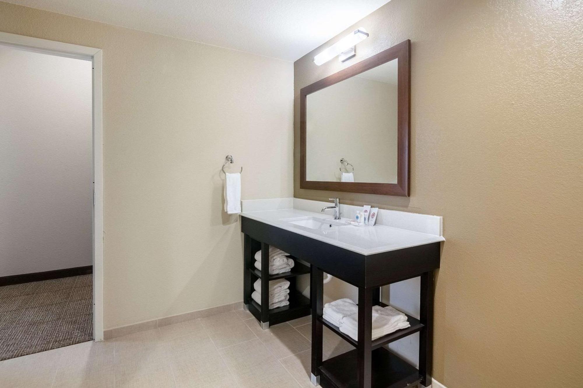 Comfort Suites Meridian And I-40 Oklahoma City Ngoại thất bức ảnh